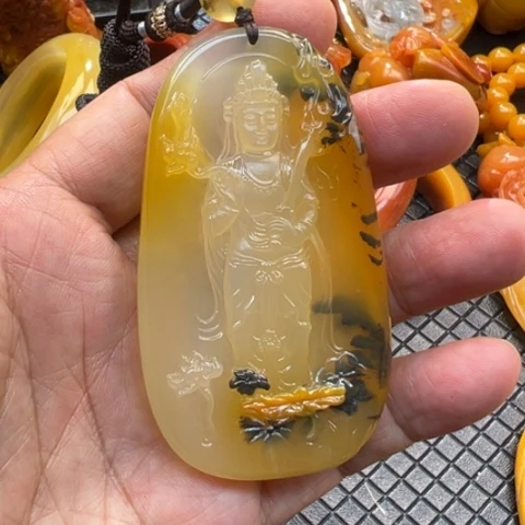 石英质玉(黄龙玉)颈饰未镶嵌
