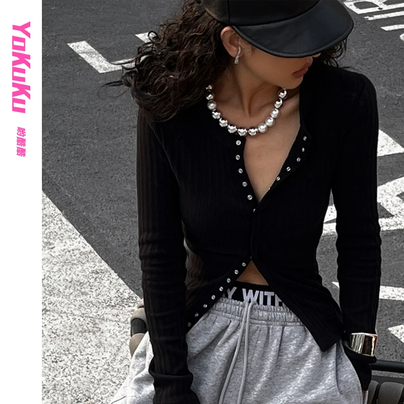 哟酷酷秋冬洋气修身时尚百搭显瘦欧风按扣露脐针织长袖开衫上衣T