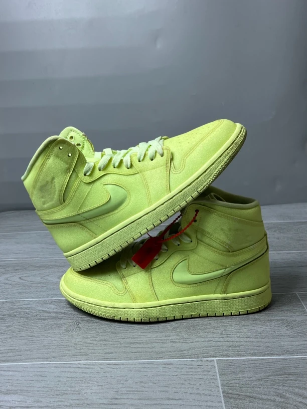 38码 9新/air jordan1荧光绿/板鞋 公价1299