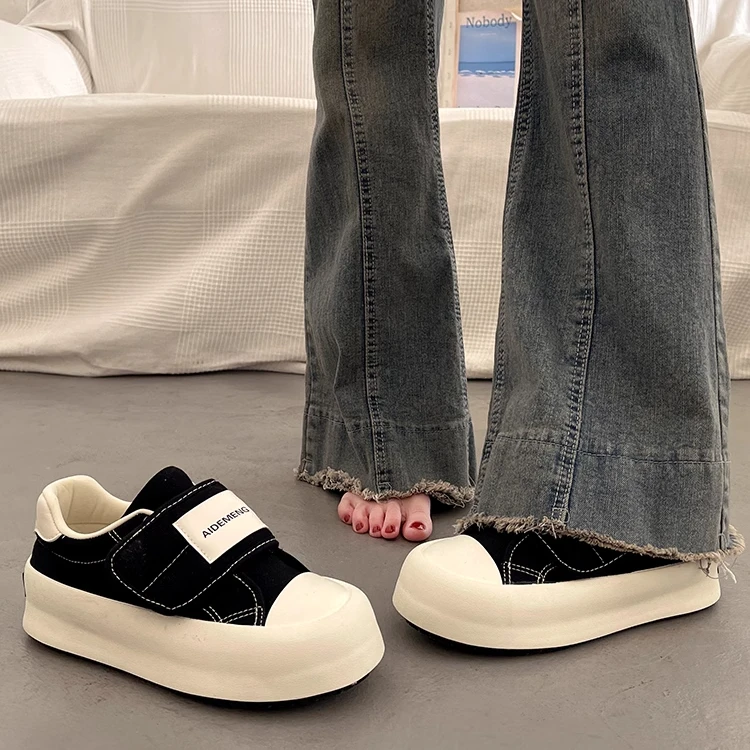 爆款黑色厚底帆布鞋女春秋季百搭板鞋2024新款小众休闲运动小白鞋