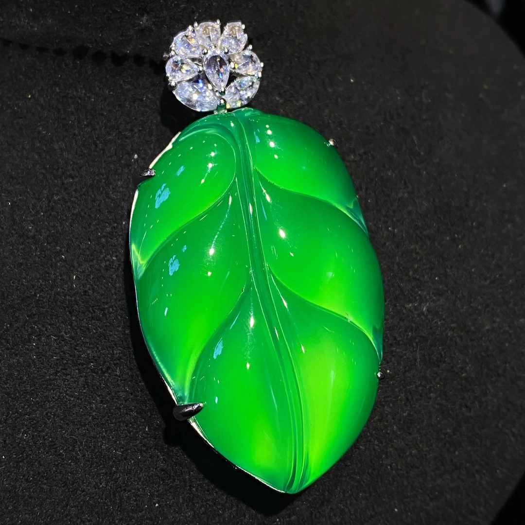 VISING珠宝天然马料绿玉髓无边巨绿叶子吊坠毛衣链     23092601L