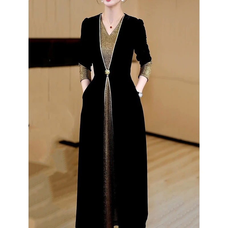 高级感拼接V领显瘦丝绒小黑裙女2025秋冬新款优雅赫本风收腰A字裙