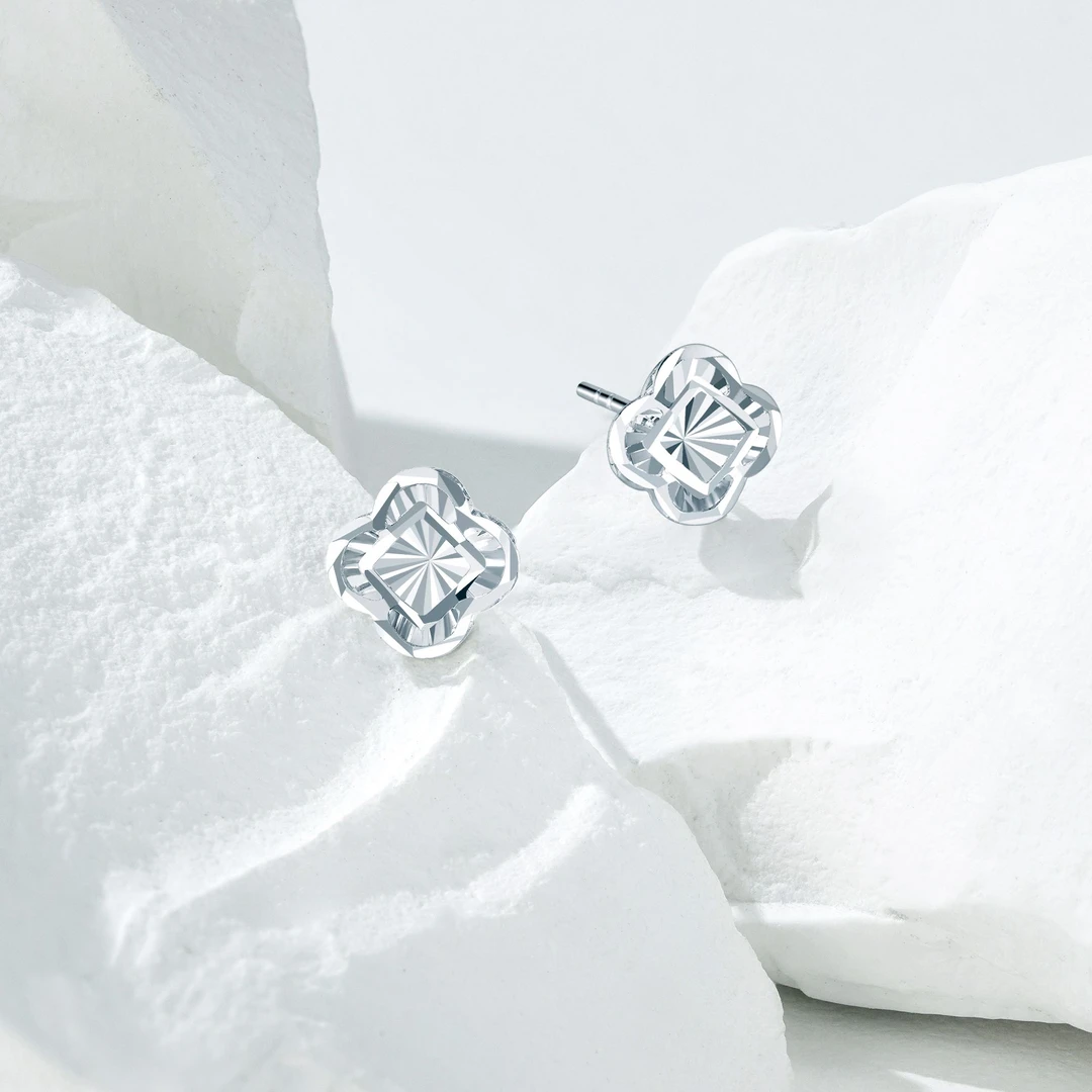 【芮泊珠宝】PT950铂金镂空灵动四叶草耳钉（多退少补）百搭铂金耳钉