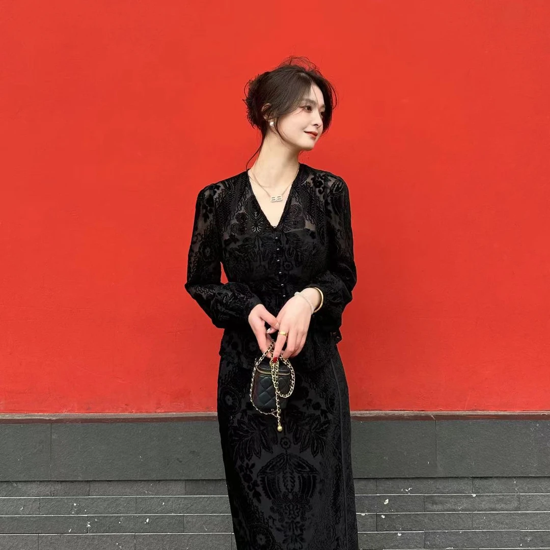 T19277F春季镂空蕾丝显瘦上衣气质V领直筒修身半身裙套装