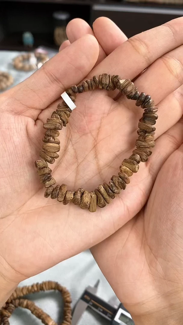【闪购商品】沉香手串印尼土沉 随形 多样性发其一