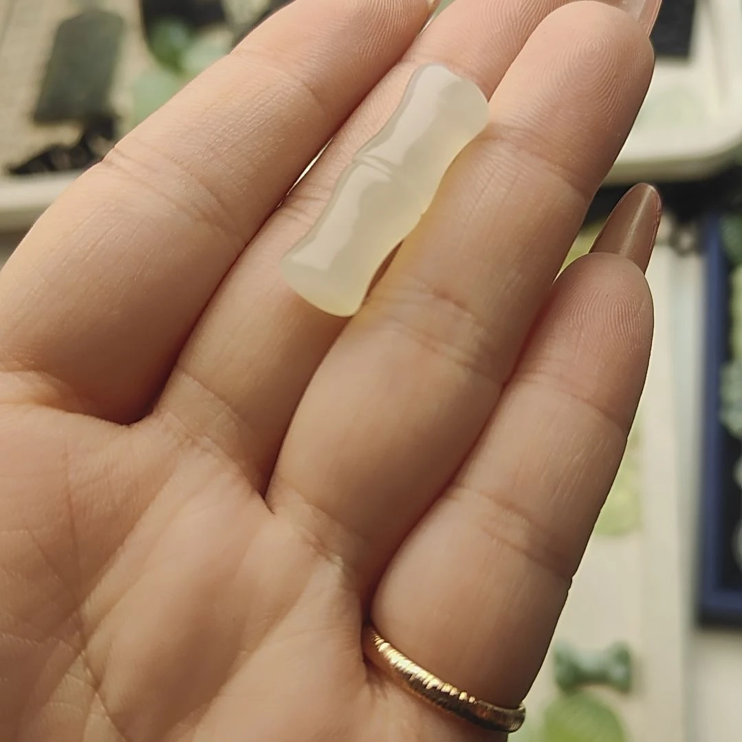 蛇纹石玉颈饰合金