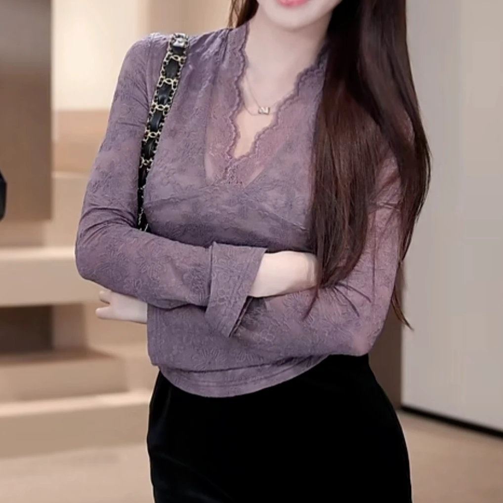 设计感蕾丝V领长袖T恤女秋冬内搭时尚气质修身显瘦性感打底衫上衣