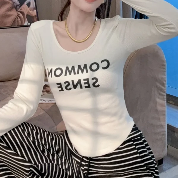 印花加绒修身长袖T恤女秋冬2024新款不规则圆领打底衫上衣-11834