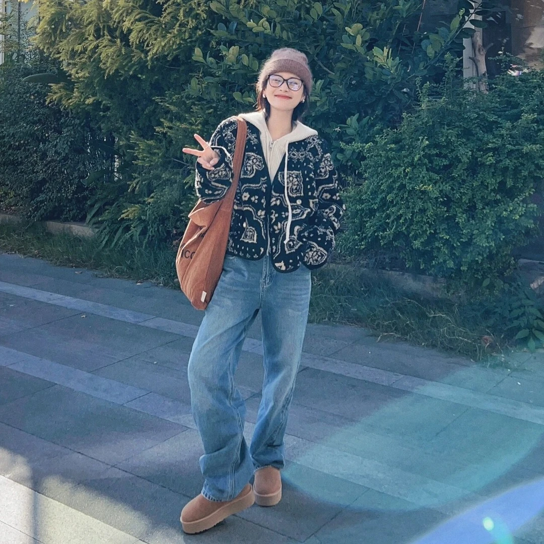 2024今年流行别致外套独特港味复古chic不撞款印花连帽毛衣外套