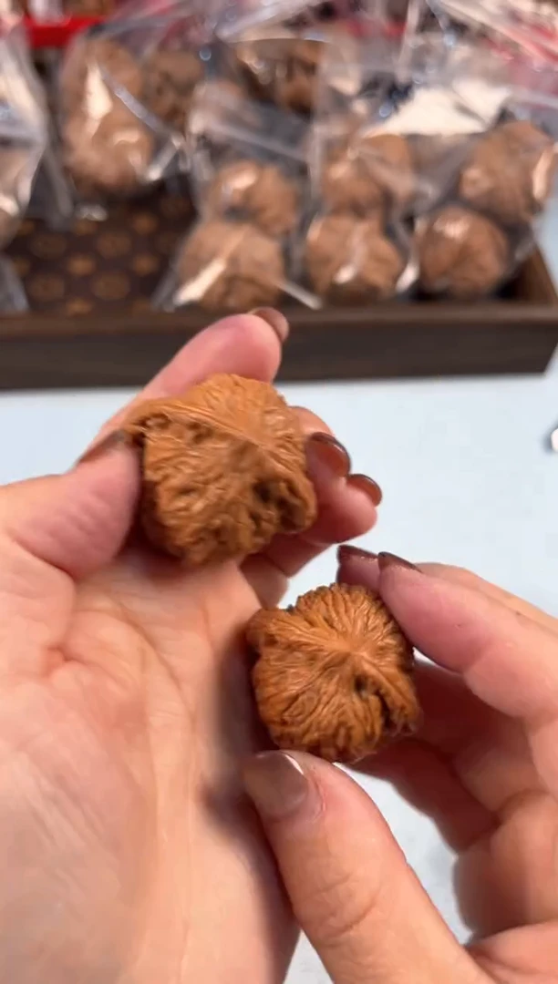 【闪购商品】文玩核桃把件35尺泥鳅背