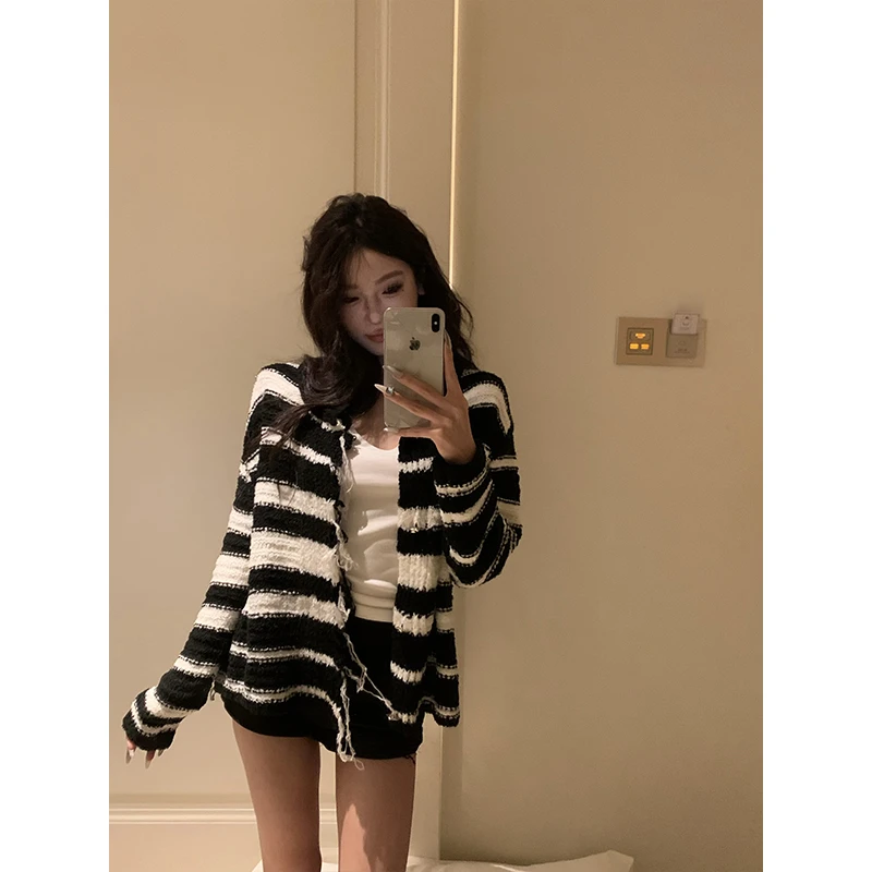 withmin【现货】复古撞色 毛边条纹破坏风流苏宽松毛衣开衫2411219