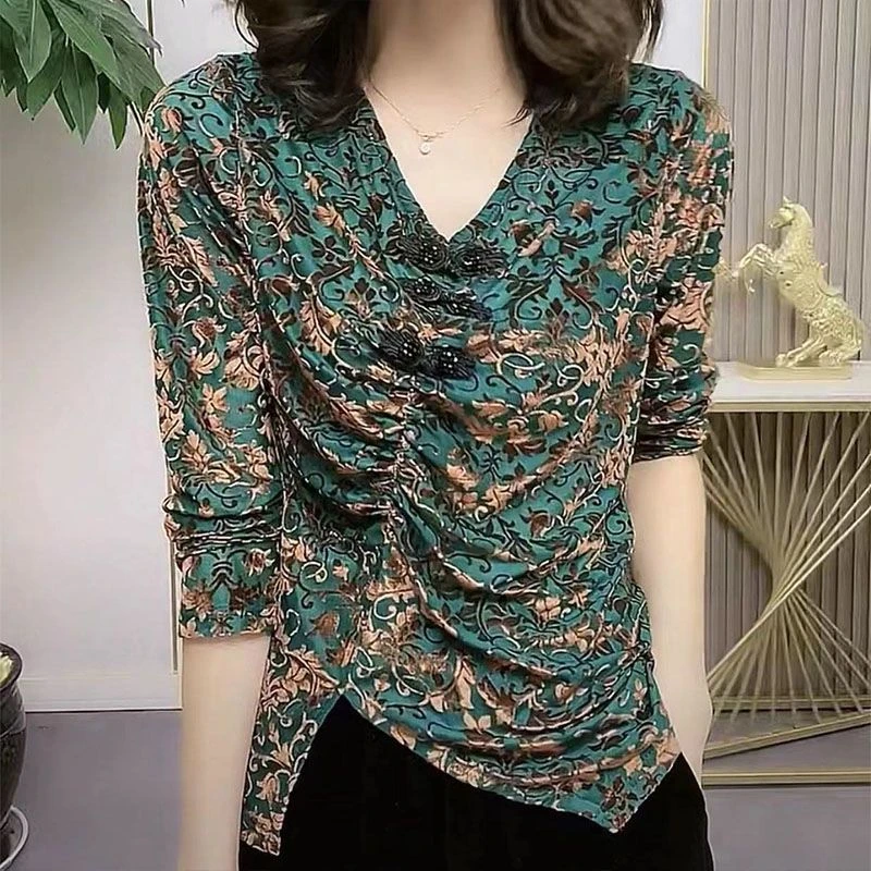 大码女装打底衫春秋上衣V领丝绒T恤新款修身百搭妈妈遮肚子5307