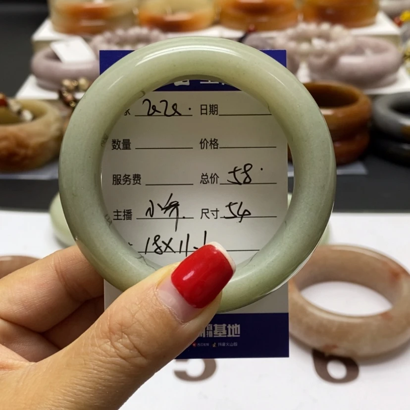 【闪购商品】石英质玉手镯未镶嵌?*飞