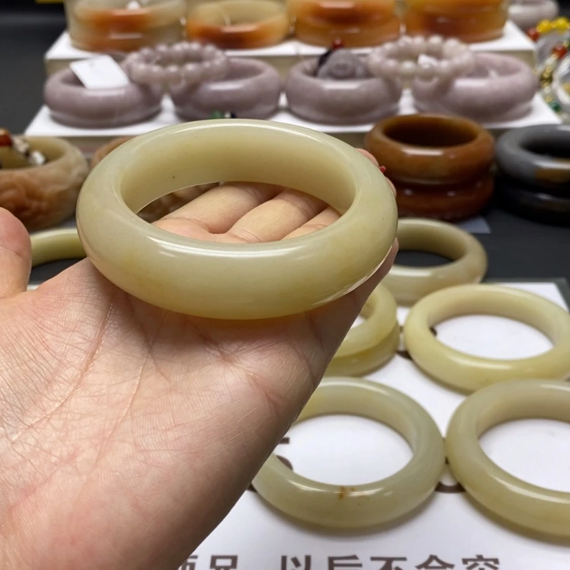 【闪购商品】石英质玉手镯未镶嵌o****g