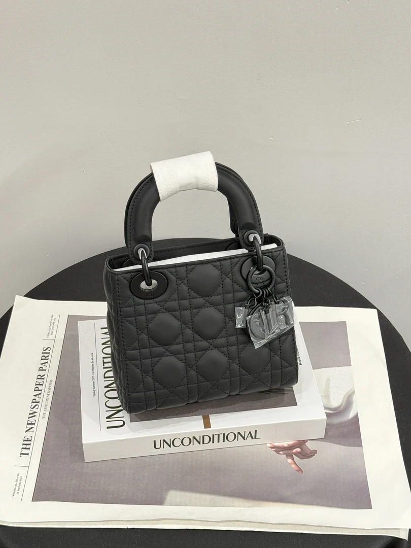 未使用 DIOR/迪奥 戴妃三格磨砂黑 大全套 拍下送鉴