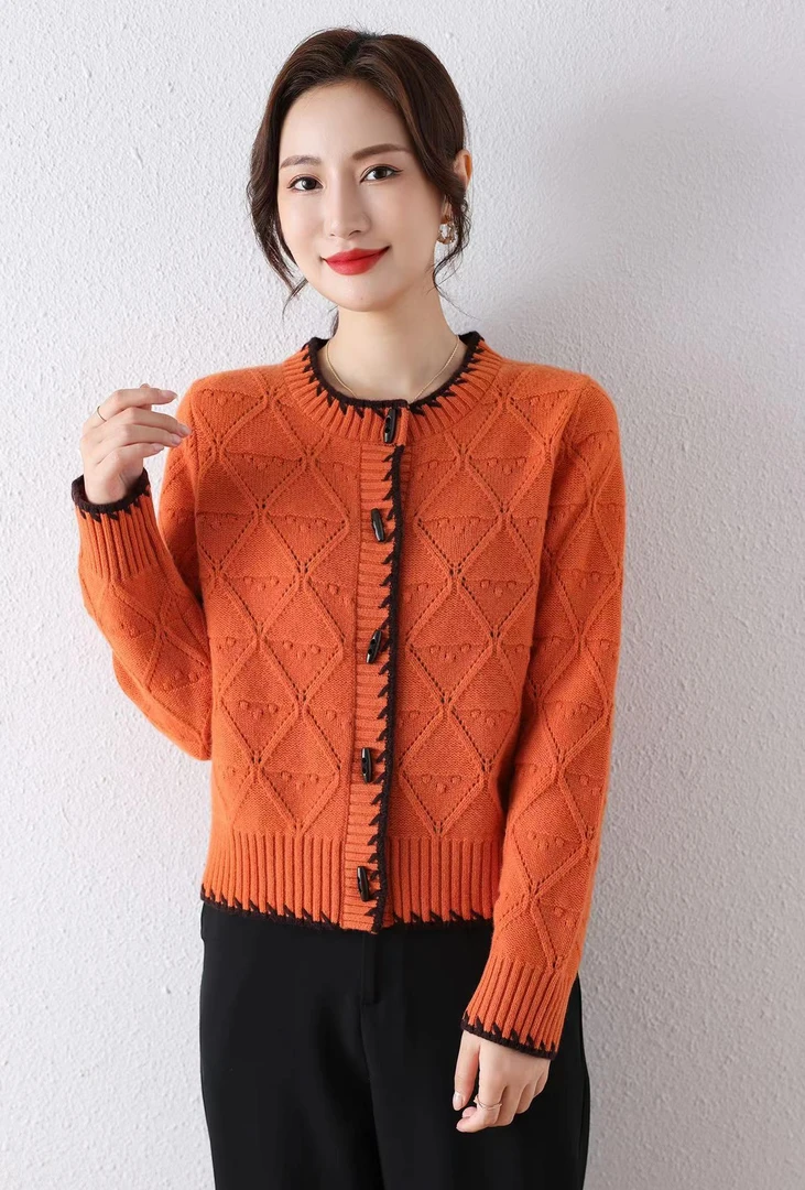 秋冬新款加厚菱形牛角扣全羊毛短款开衫