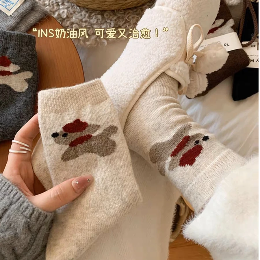 新款气质休闲韩版简约小狗中筒袜W9299