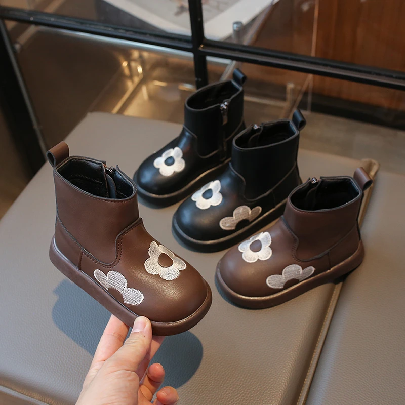 女童靴子2024新款加绒短靴儿童靴子宝宝秋季马丁靴小女孩短靴D92