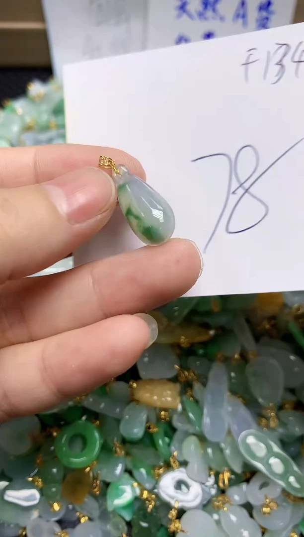 【闪购商品】翡翠颈饰18K金镶嵌天然绚甸A货翡翠