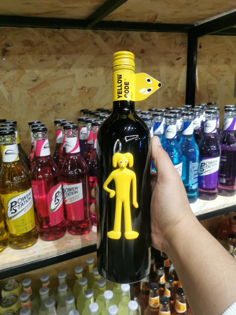 智利大黄狗西拉干红葡萄酒