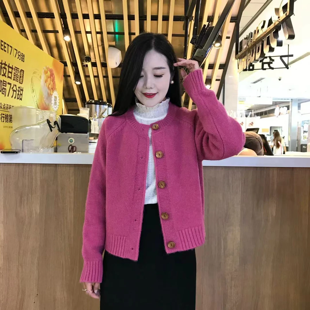 复古木扣短款软糯毛衣外套女宽松秋冬厚款高级感针织开衫上衣外穿