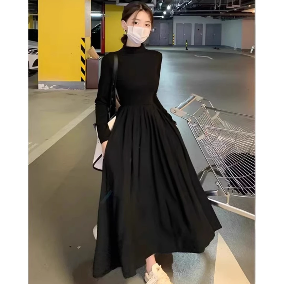 黑色长袖连衣裙女装秋冬季新款法式气质半高领收腰显瘦打底长裙子