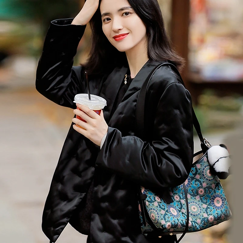 复古日记“听雨”极简老钱风满绣中式交领鹅绒服外套24HR199