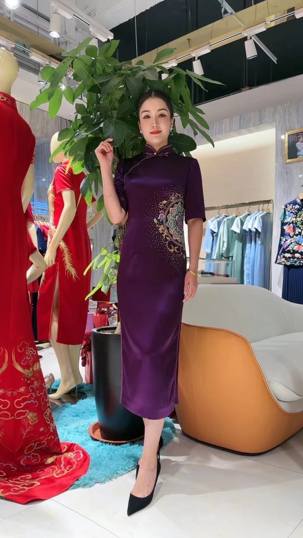 17862六礼紫色刺绣宝相花旗袍