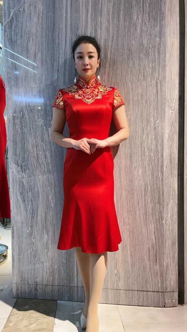 17762亮红色短款鱼尾裙盘金绣高端大气适合年轻喜妈妈喜婆婆上台