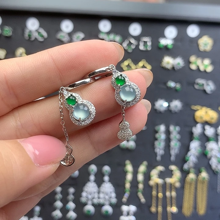 【闪购商品】翡翠颈饰银S925镶嵌喵*喵耳钉