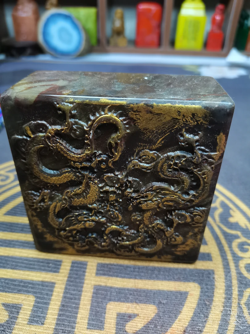 寿山石月尾紫印章摆件10*10