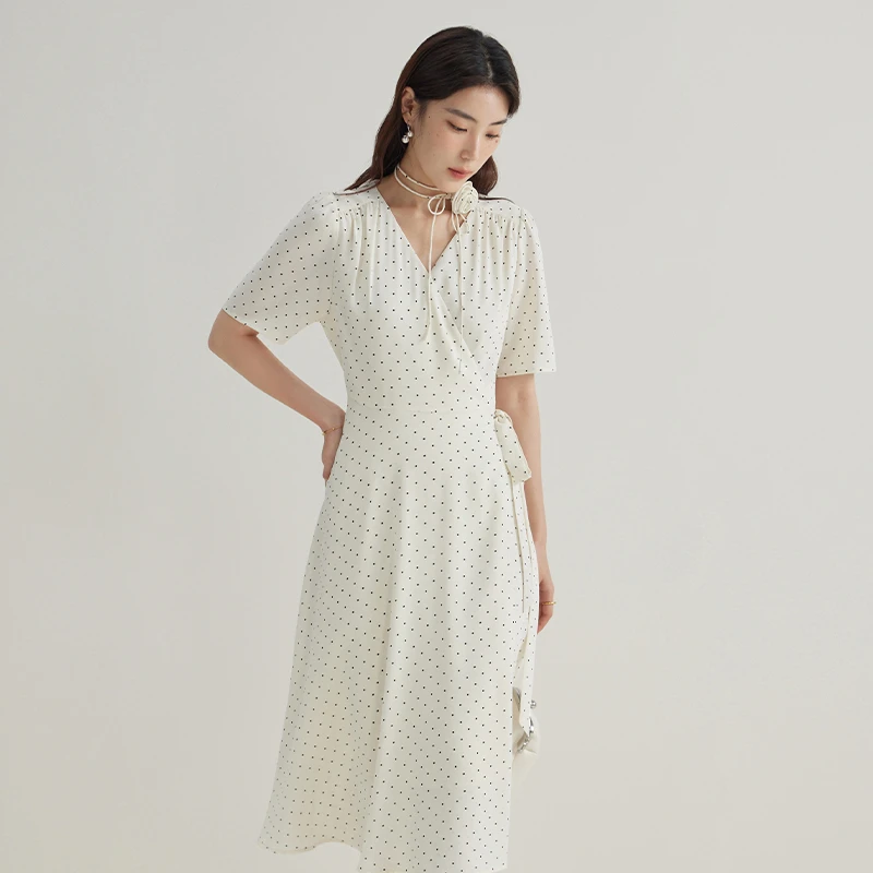 独束微胖大码女装气质感通勤法式V领复古波点连衣裙24DS82539白色