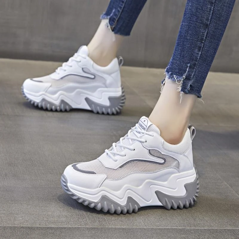 万达撤柜头层牛皮内增高女鞋2025秋季流行搭裙子的鞋网面透气厚底