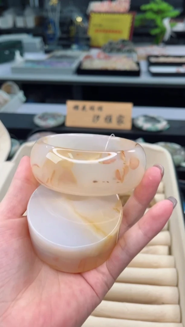 【闪购商品】石英质玉手镯未镶嵌62圈口(赠品镯心)6220127
