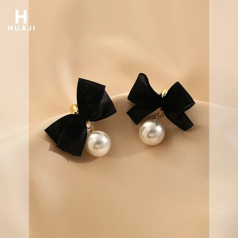 铜合金仿珍珠耳饰 蝴蝶结耳环2024年潮复古黑色小香风仙气耳坠女