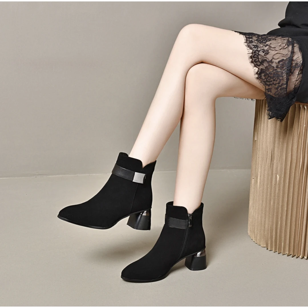 2025新款秋冬磨砂真皮粗跟短靴短筒高跟鞋尖头马丁靴中跟加绒皮鞋