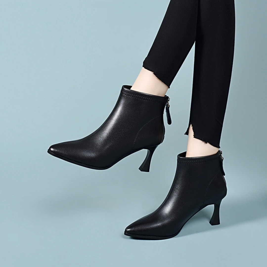 2024年秋冬季时尚百搭舒适尖头细跟高跟牛皮气质简约时装小短靴女