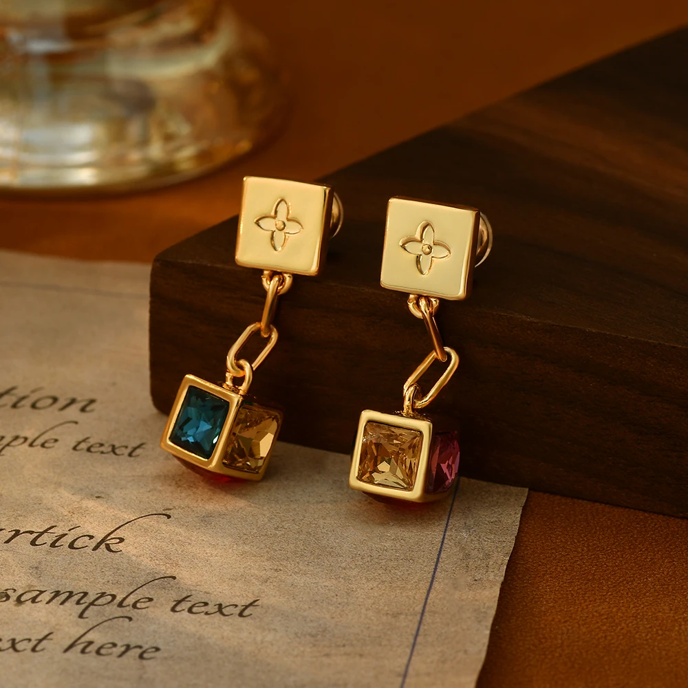 铜合金合成锆石耳饰 小众简约彩色锆石方形耳钉女，优雅百搭设计