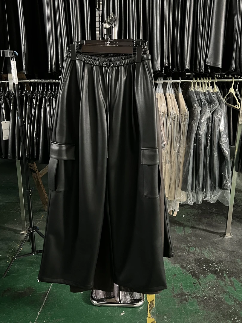 海宁正品皮裤女2024年新款百搭高腰显瘦工装裤黑色时尚直筒长裤女