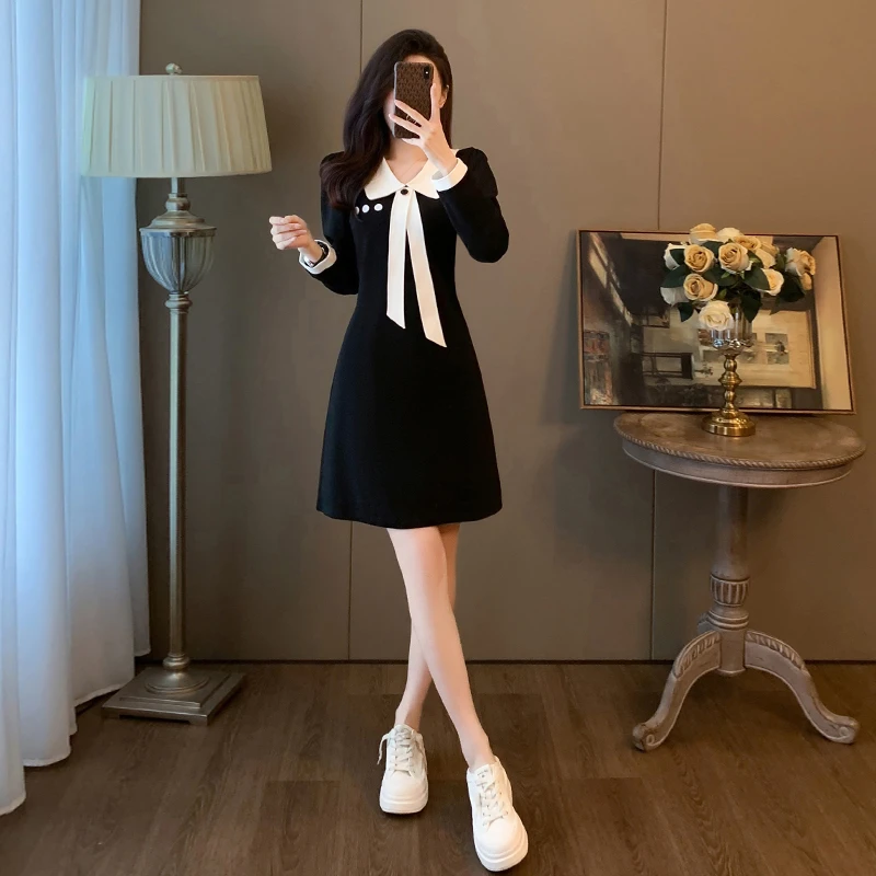 小香风高级感黑色连衣裙女秋季2023款新款气质显瘦减龄休闲运动裙