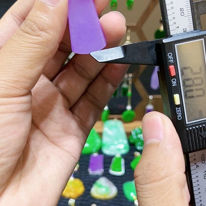 翡翠颈饰未镶嵌吊坠