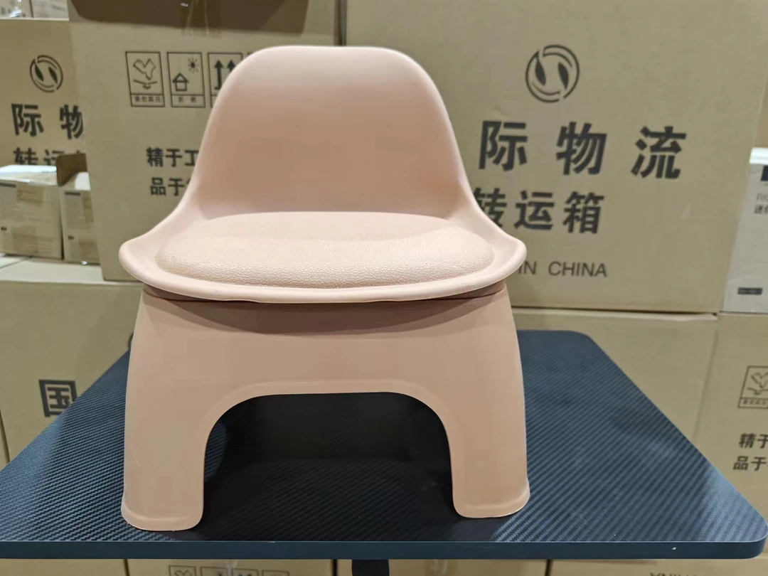 X106靠背小椅子防滑，不接受颜色指定，以经发货不予更改地址