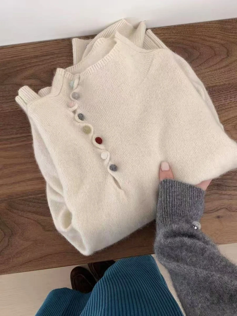 「米白立领斜边扣」敲软敲糯~斜边扣设计感亲肤气质百搭针织衫打底