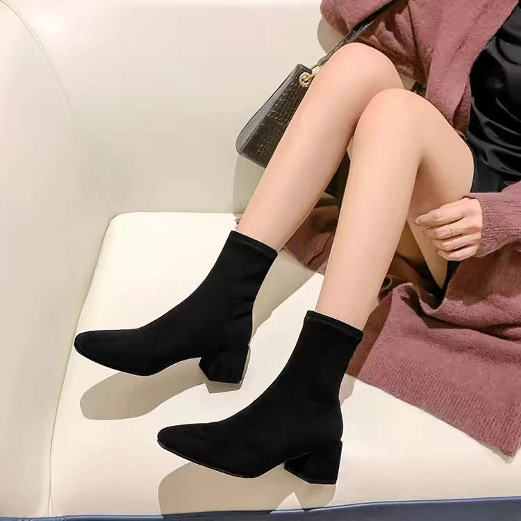 粗跟短靴2025秋冬新款黑色绒面弹力瘦瘦靴中跟方头显瘦袜靴低跟