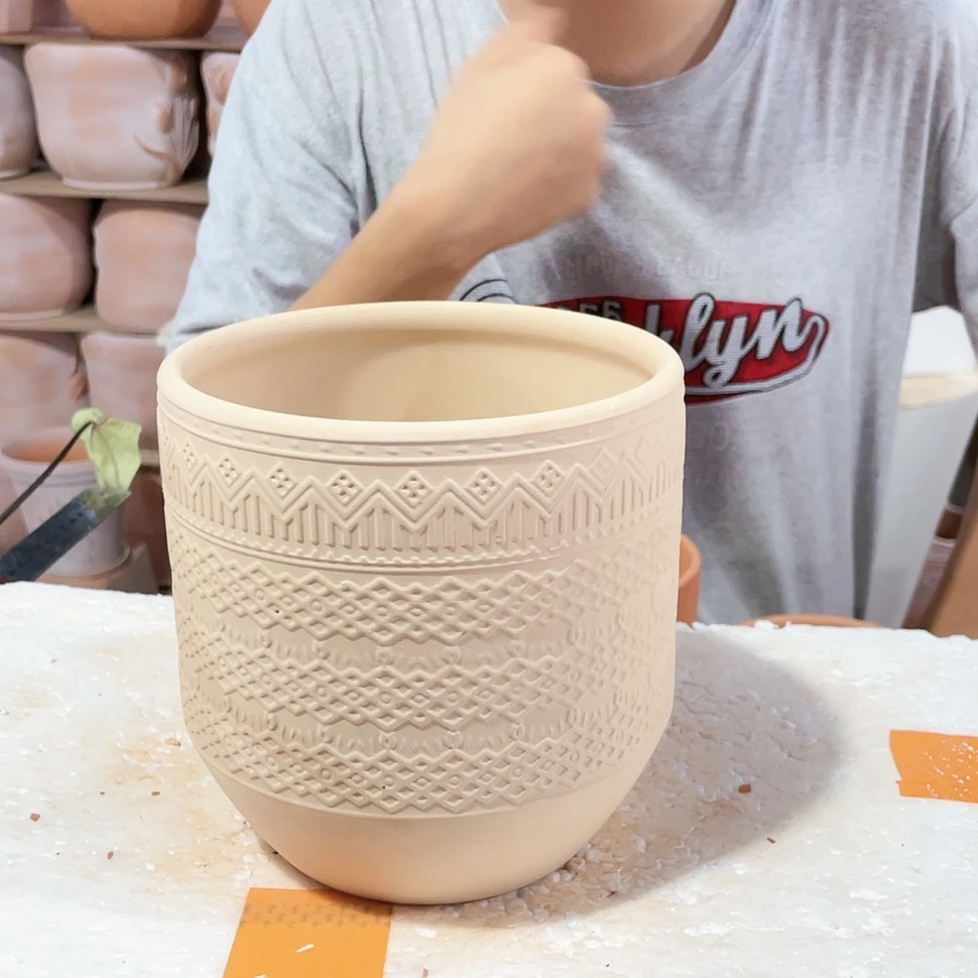 【闪购商品】红陶20CM以下119白陶机雕16-16（偏黄）