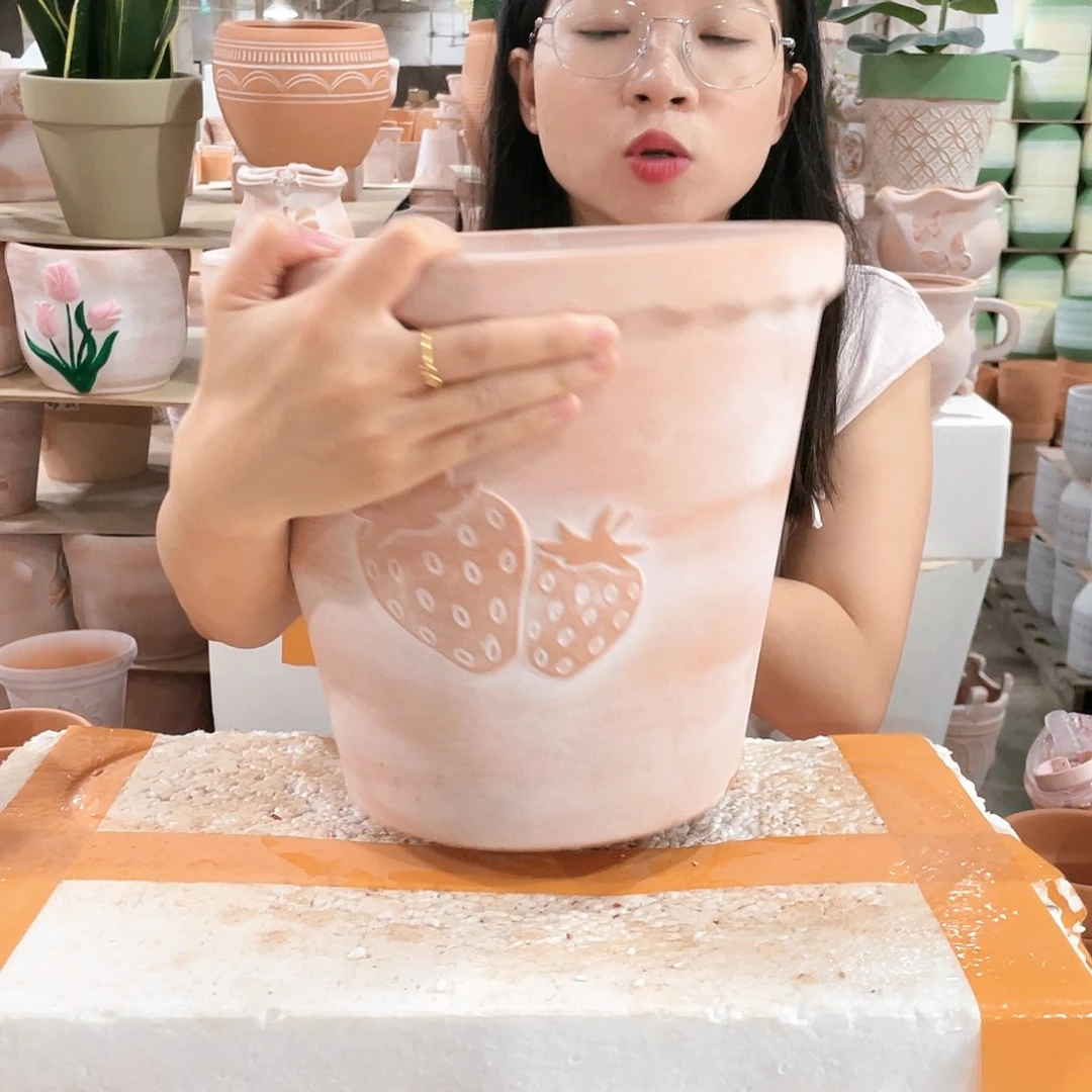 【闪购商品】红陶20CM以下复古草莓大号26-24