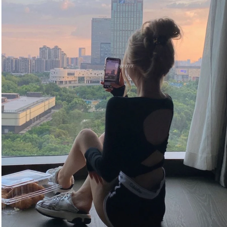 【900 -999】 方领性感露锁骨正肩t恤女秋辣妹交叉露背长袖鱼骨上衣