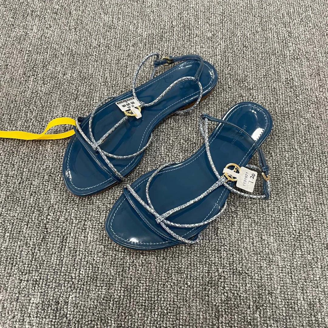 LV/路易威登(有盒) 百搭漆光一字带凉拖 37码/2480