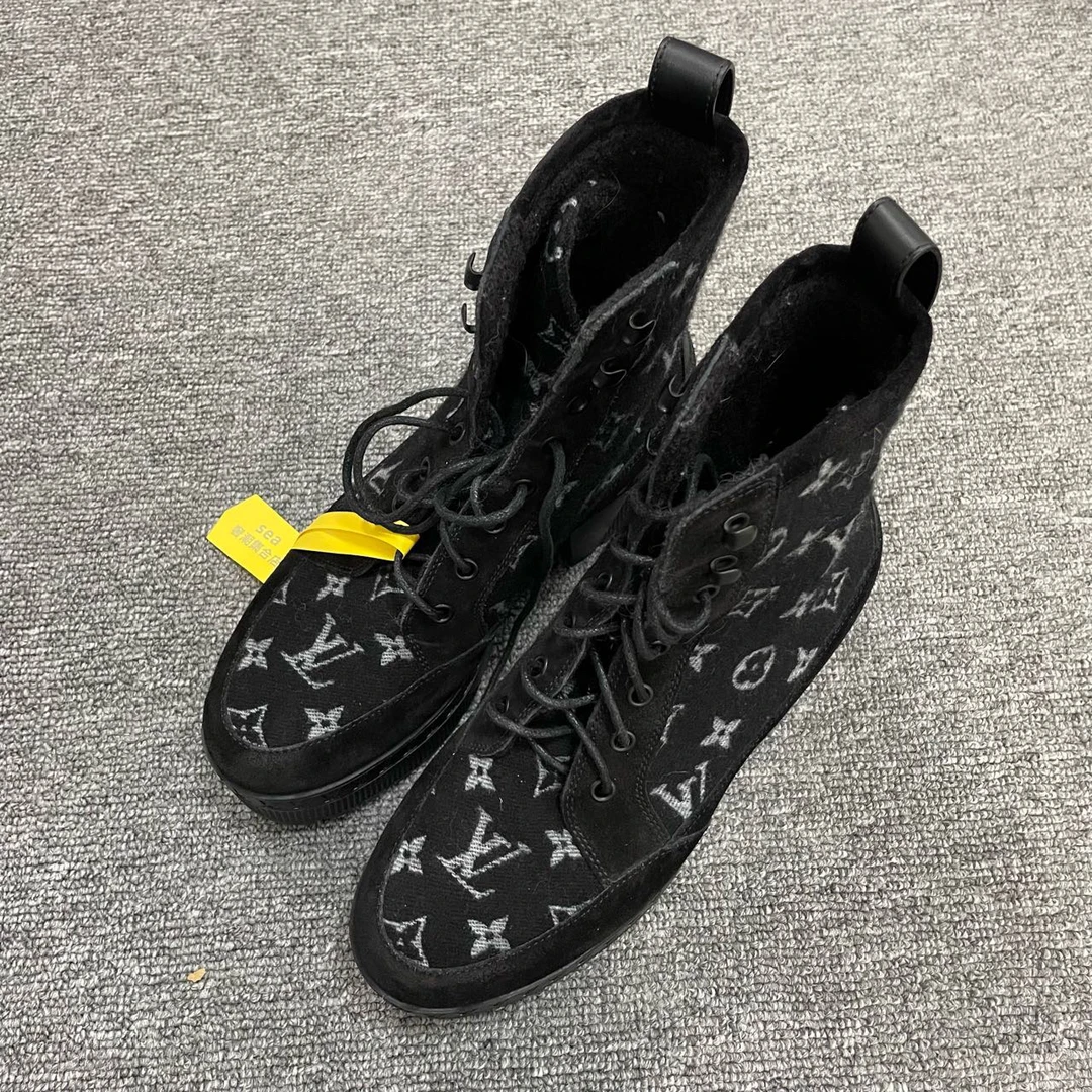 LOUIS VUITTON/路易威登 圆头粗跟系带时尚短靴  36码/2668