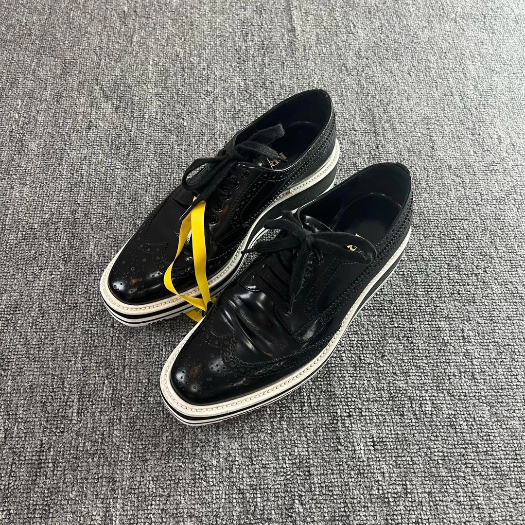 Prada/普拉达 漆皮简约舒适百搭系带厚底鞋 36码/2000